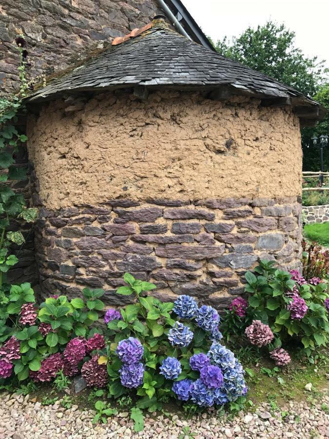 Les Bouyeres Bed & Breakfast Saint-Malon-sur-Mel Eksteriør bilde