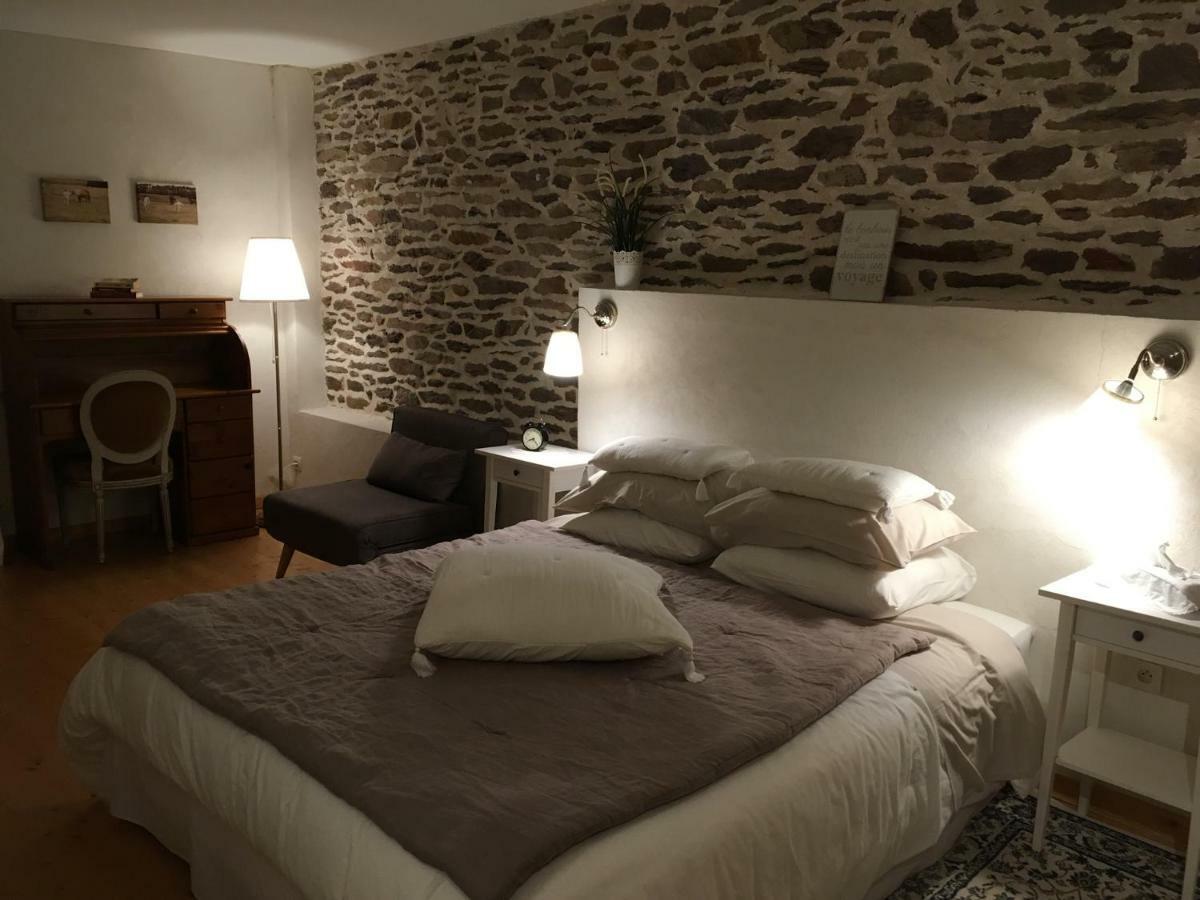 Les Bouyeres Bed & Breakfast Saint-Malon-sur-Mel Eksteriør bilde