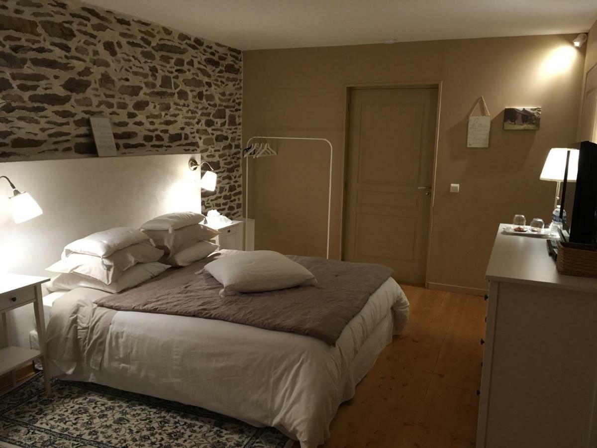 Les Bouyeres Bed & Breakfast Saint-Malon-sur-Mel Eksteriør bilde